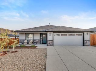 694 Nottingham Ter, Eagle Point, OR 97524