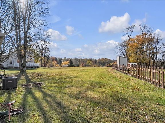 4th image of 6819 Royal Dr
