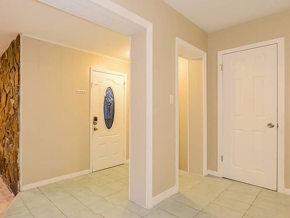 4th image of 12404 N Boulevard St
