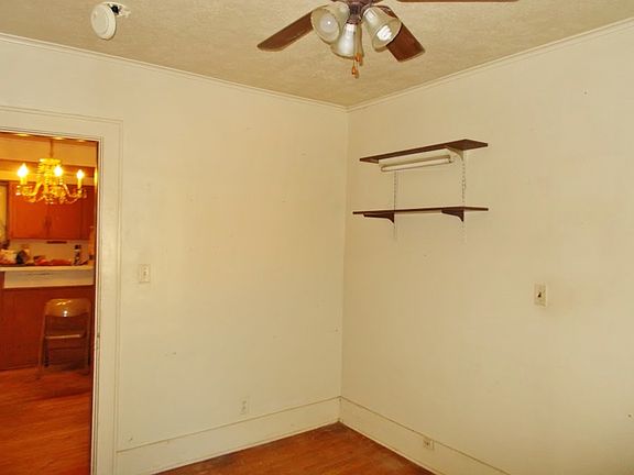 3rd image of 104 Trenton Ter