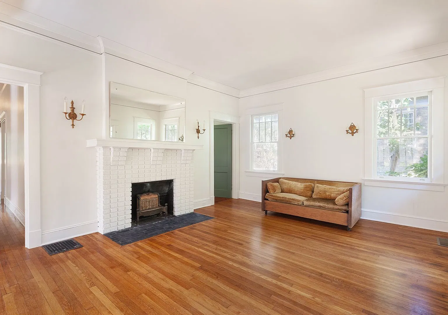 Beautifully Updated Midtown Bungalow Steps from Piedmont Park and ATL BeltLine! — Photo 4