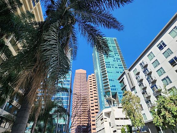 4th image of 600 W 9th St APT 505