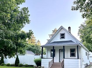 64 S Union St, Elgin, IL 60123