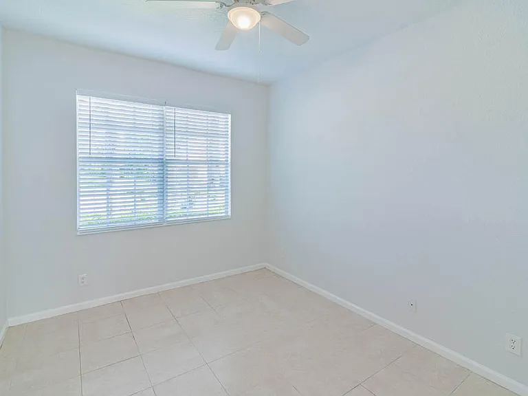 356 SE Bloxham Way — Photo 19