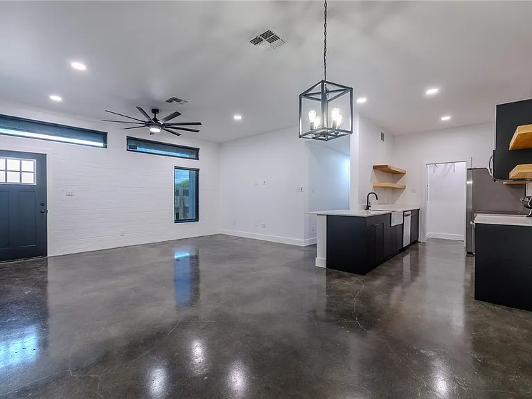 626 Glazebrook St #A — Photo 5