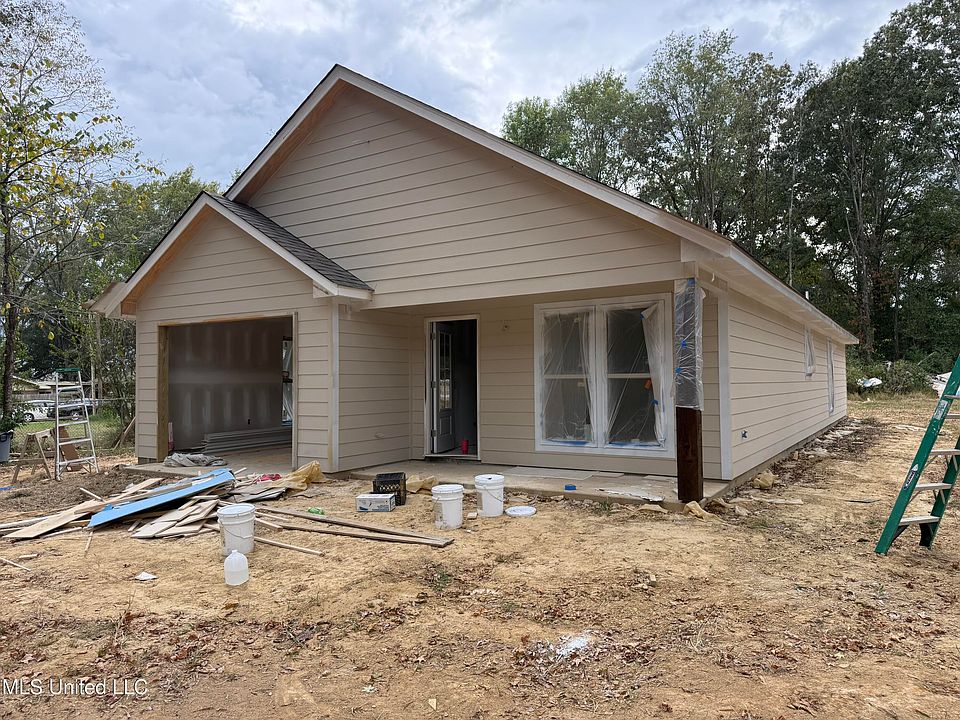 2nd image of 207 Rhodes Ave