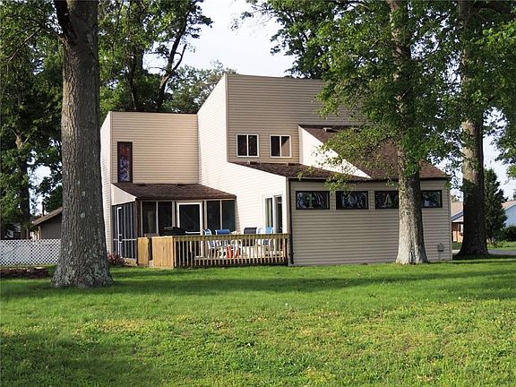 3rd image of 1209 Hickory Dr