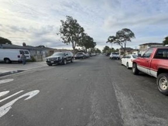 Exterior Neighborhood (street photo)