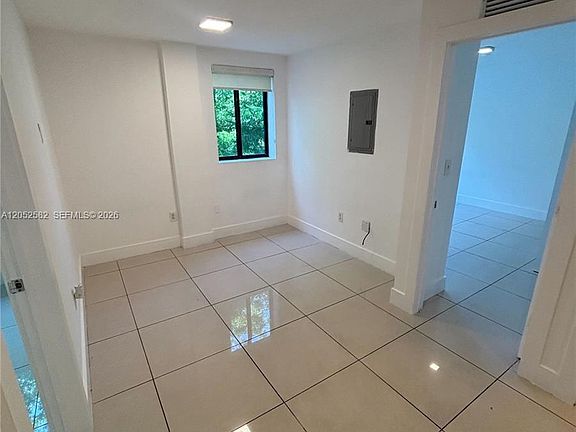 4th image of 829 SW 18th Ave APT 209