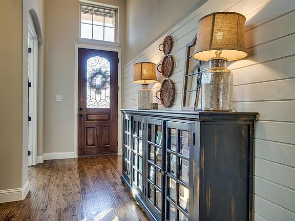 3rd image of 1725 Goliad Way