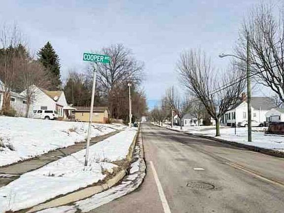 Exterior Neighborhood (street photo)
