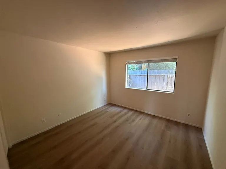 1835 Robin Ln — Photo 8