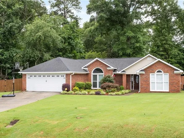5101 Pierce Point Dr, Phenix City, AL 36867