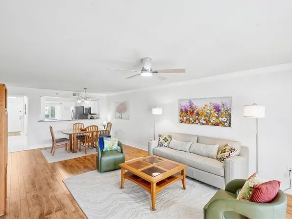 1100 Eastham WAY #207, NAPLES, FL 34104