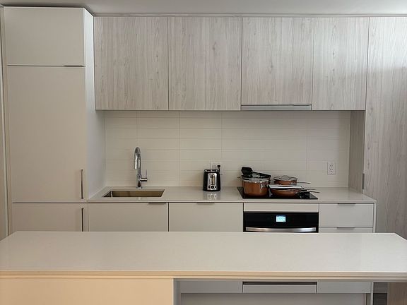 5th image of 89 Church St #1704