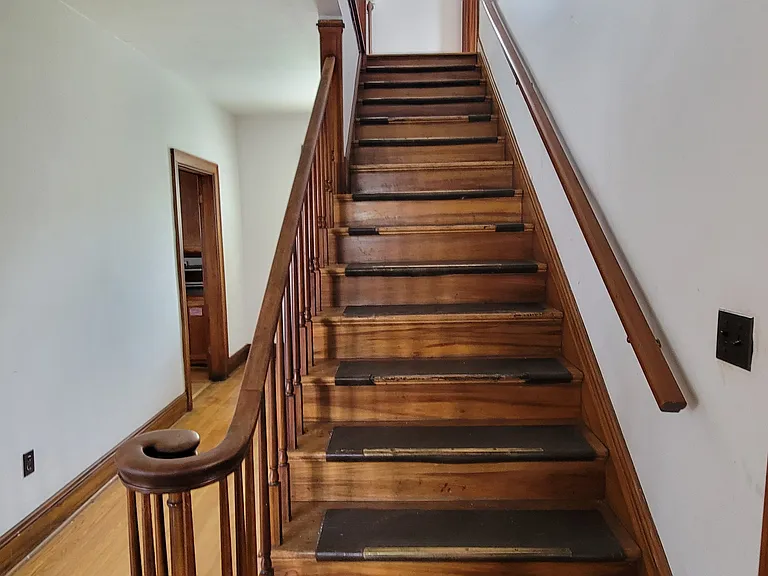 302 E Prospect St — Photo 15