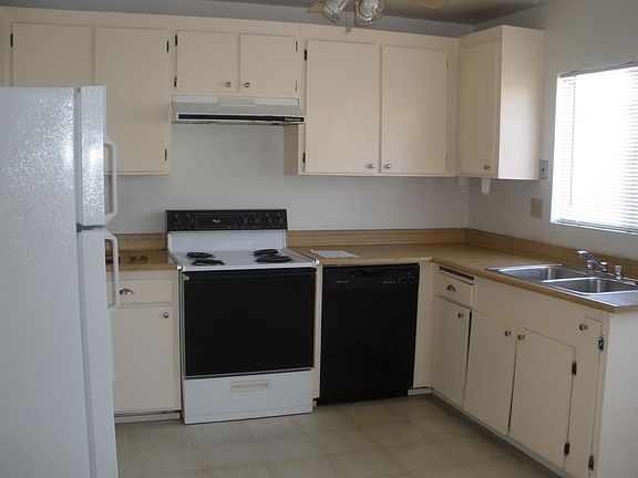 4th image of 1050 Beryl St APT E