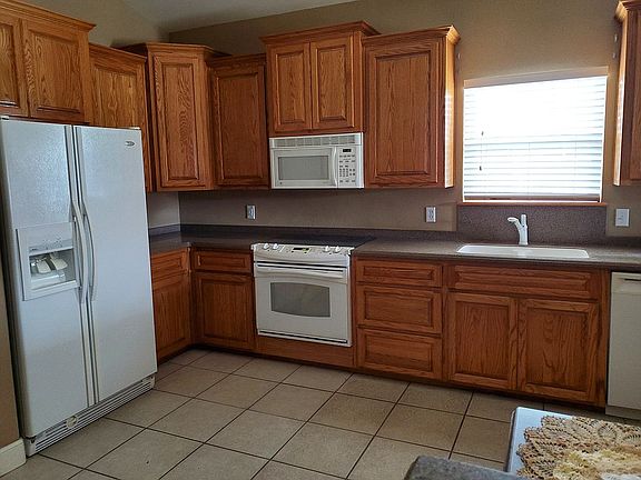 Pull out drawers in kitchen cabs