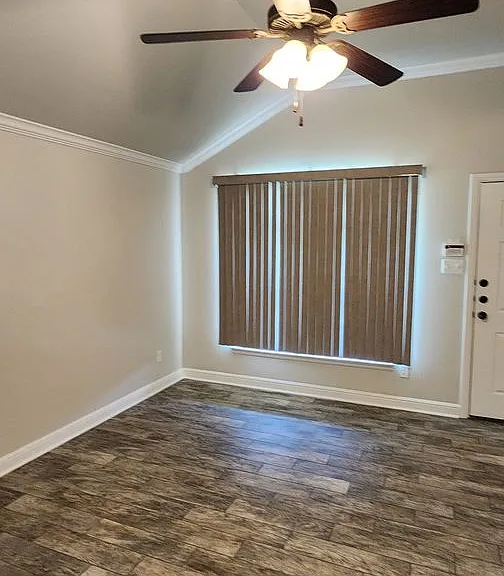 5600 Settlers Ct #B — Photo 2