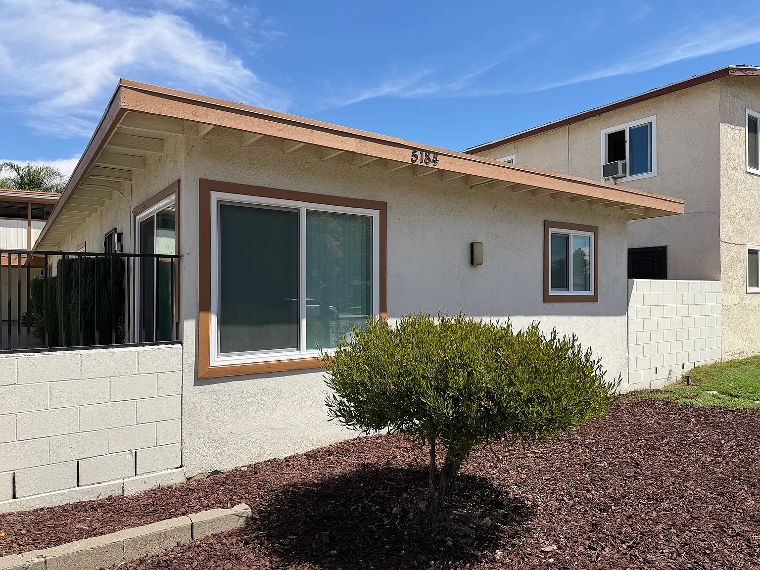 2 bed, 700 sqft, $1,950 — Photo 2