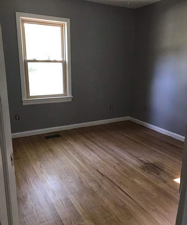 2nd image of 406 Penny St