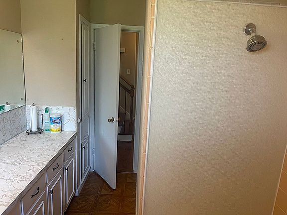 3rd image of 2722 Pickerton Dr