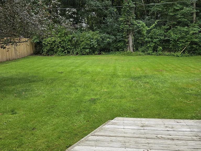 32 Mercedes Dr — Photo 6