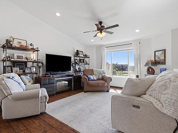 2nd image of 826 Dirk Ct