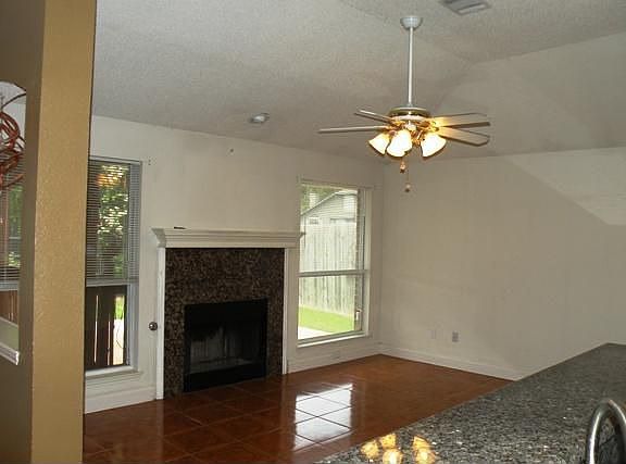 4th image of 645 Woodacre Dr