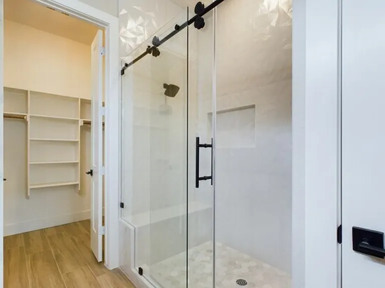 1606 Redwood Ct — Photo 4