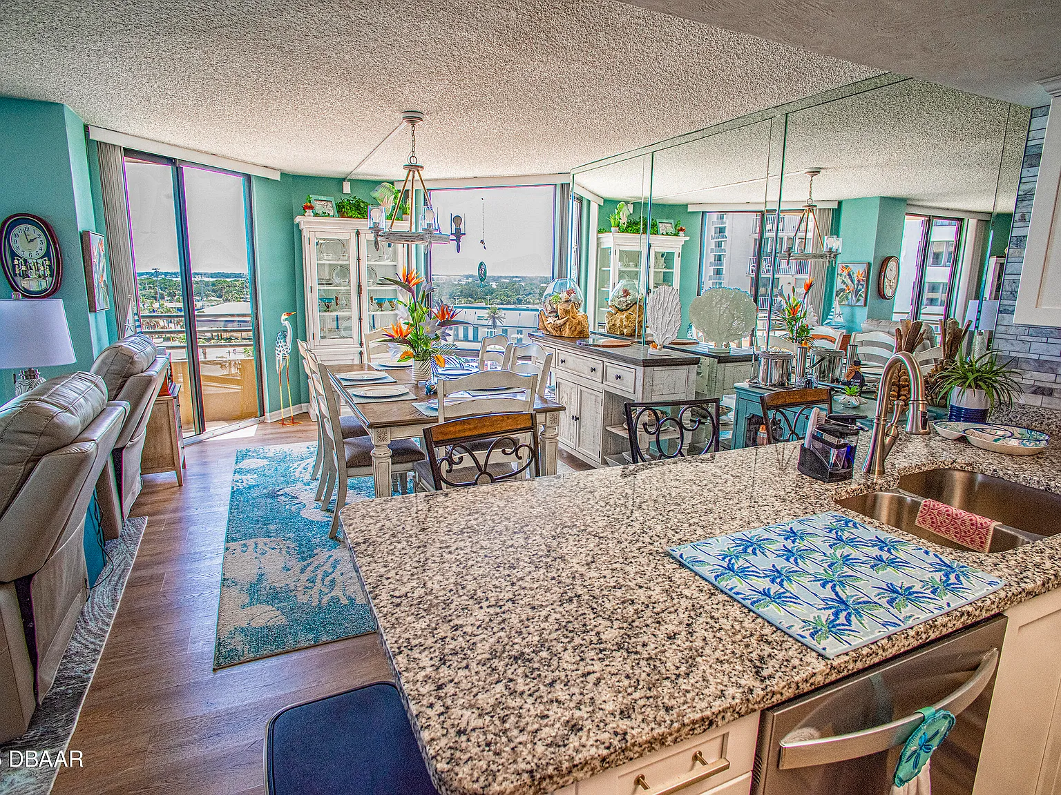 2 bed, 2.0 bath, 1715 sqft, $2,800 — Photo 2