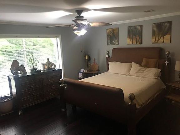 4th image of 632 Dixon Dr