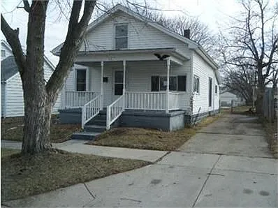 809 Clark Ave photo 1