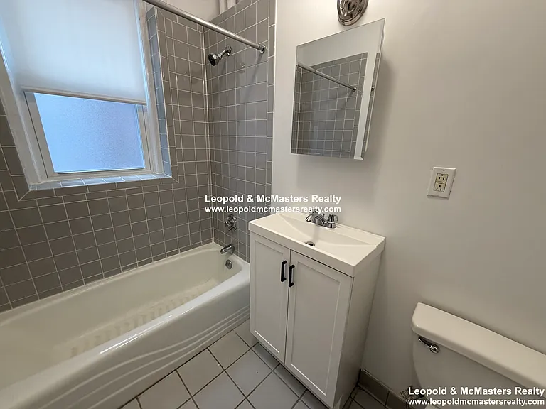 122 Warren St #8 — Photo 5