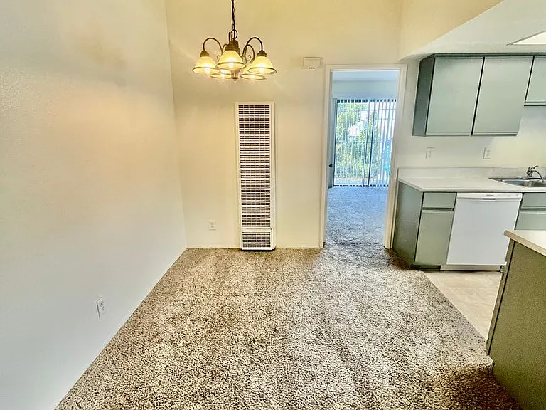 4250 Swift Ave — Photo 4