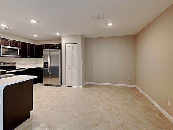 5th image of 533 SW Fields Ave