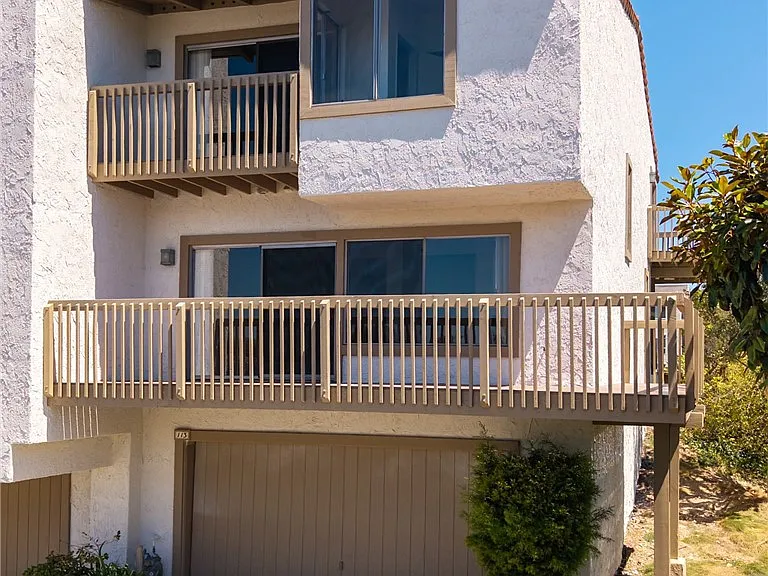 113 Hilltop Cir — Photo 2