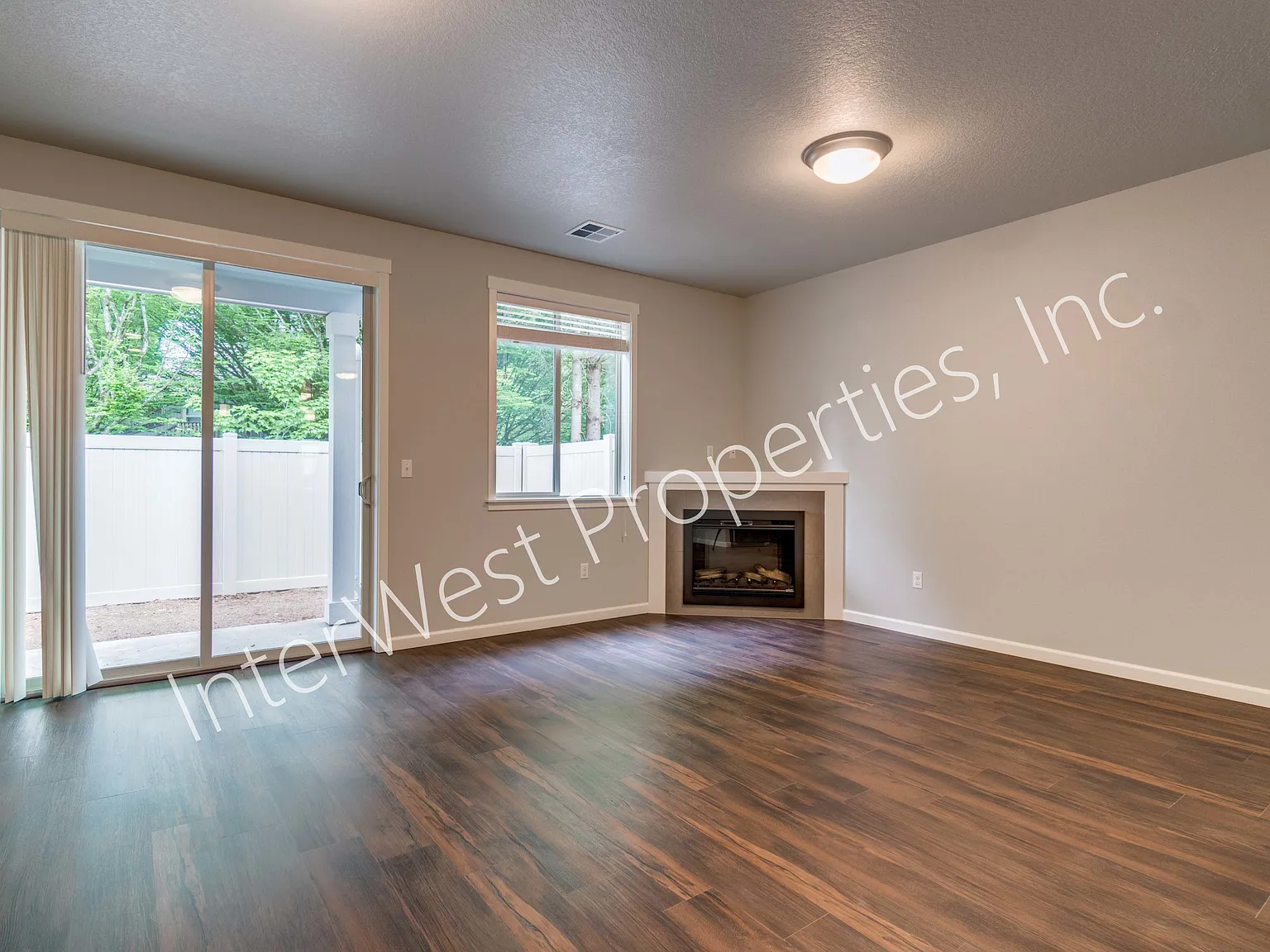 3 bed, 2.5 bath, 1653 sqft, $2,495 — Photo 4