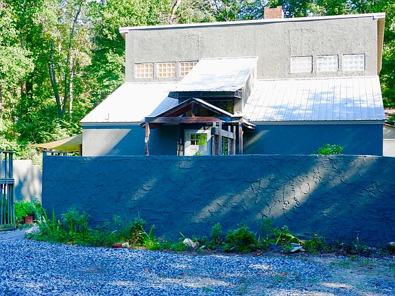 3rd image of 2402 Burnette Dr