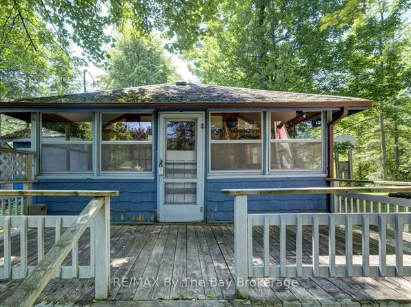 1713 Shore Ln, Wasaga Beach, ON L9Z 1V7