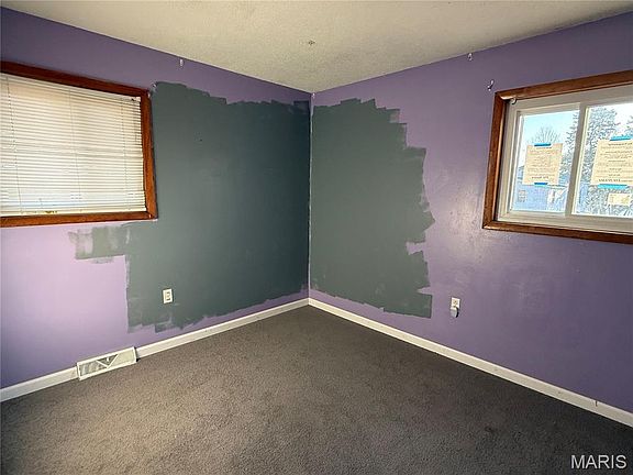 3rd image of 102 N 4th St