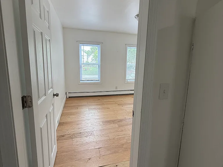 180 Cedar St #4 — Photo 16