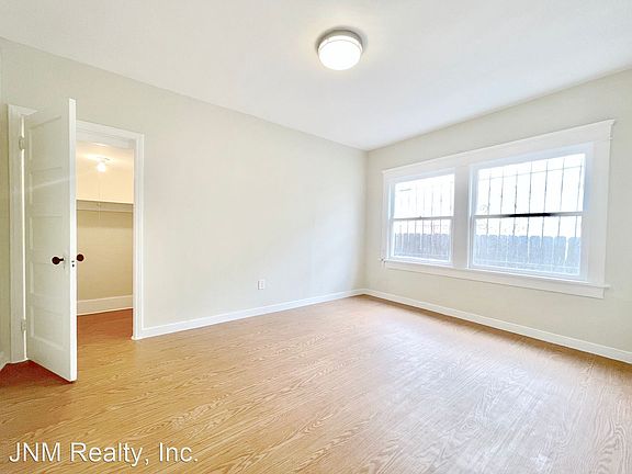 4th image of 923 W 41st St #10542517