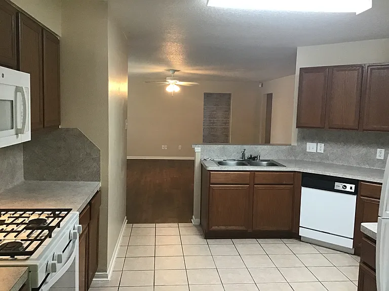 5602 Darby Square Trl — Photo 2