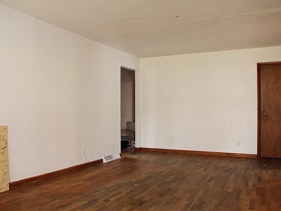 3rd image of 808 N James St