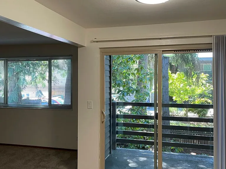 Lewison Place Apartments — Photo 17