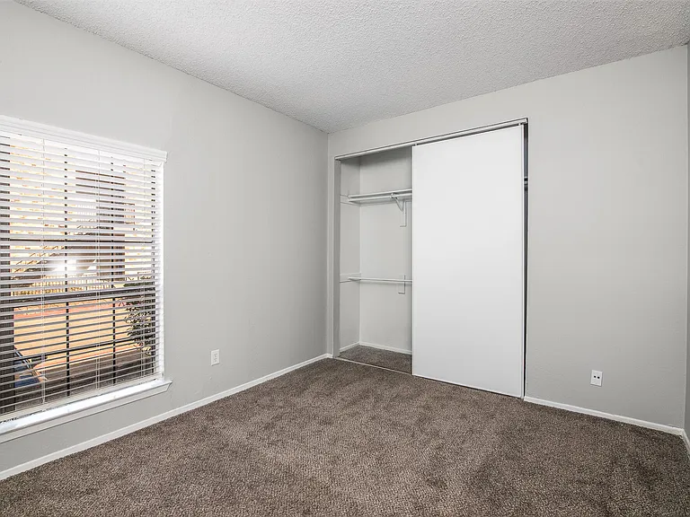 Ronan Apartment Homes — Photo 17