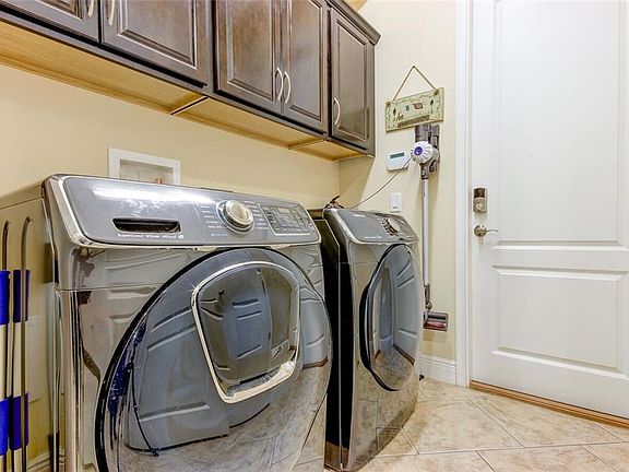 4th image of 4932 Lago Vista Cir