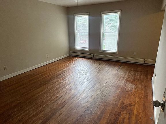 2nd image of 562 W Edmund Ave #2
