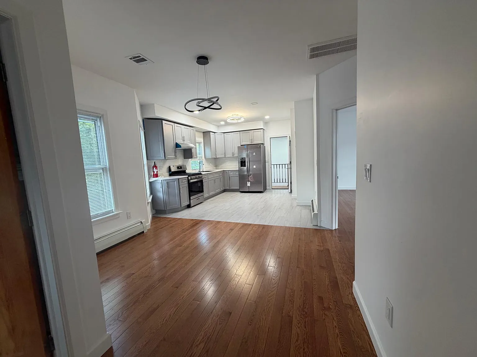 3 bed, $2,550 — Photo 2